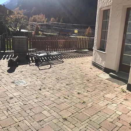 Nina With Garage Direct Train To Zermatt * 圣尼克劳斯