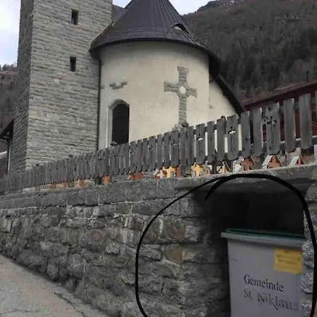 Nina With Garage Direct Train To Zermatt * 圣尼克劳斯