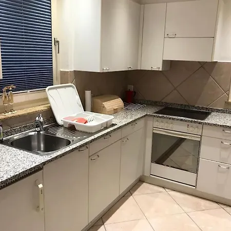 Nina With Garage Direct Train To Zermatt 圣尼克劳斯